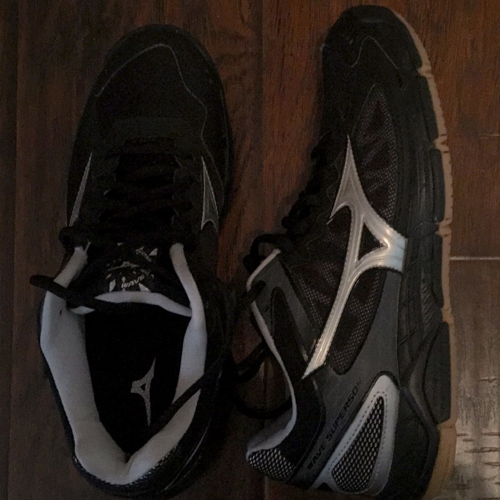 Mizuno shoes size 9.5.